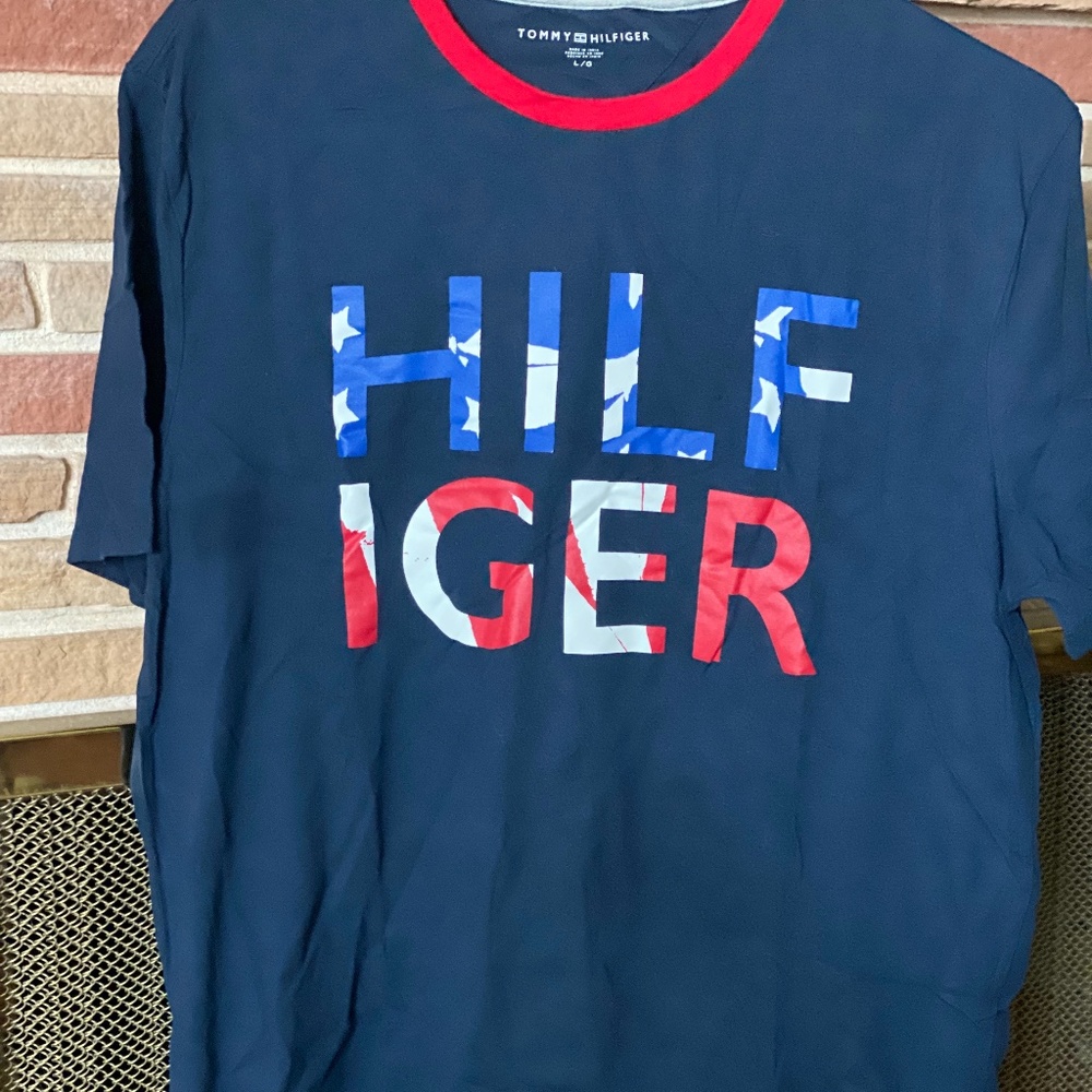 TOMMY HILFIGER Men's Classic T-shirt Size Large